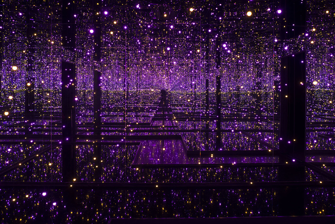 1. Yayoi_kusama_Infinity_Mirror-7e5d6c.jpg